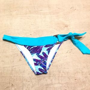 Estivo Bikini Bottom Feathers Print Blue